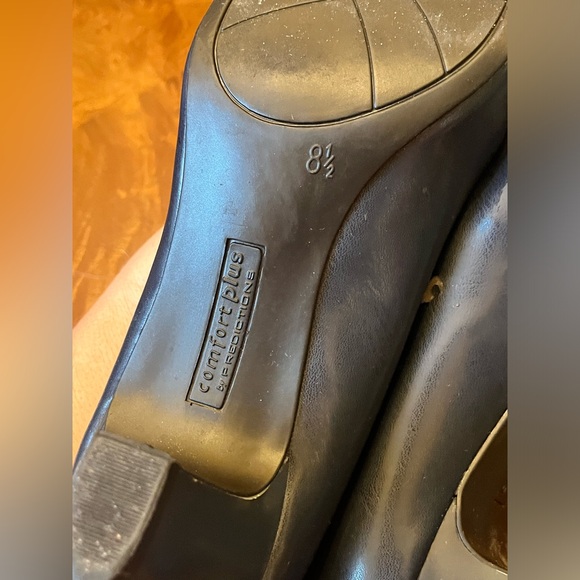 Navy blue comfort plus heels size 8 1/2 - Picture 5 of 5